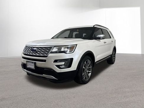 Used 2017 Ford Explorer Platinum image 2