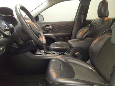 Used 2020 Jeep Cherokee Latitude Plus FWD image 17