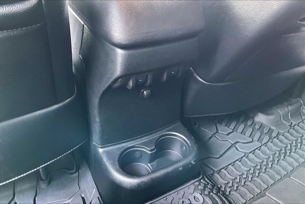 Used 2017 Jeep Wrangler Unlimited Sahara w/ Max Tow Package AWD/4WD image 31