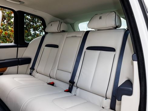 Certified 2023 Rolls-Royce Cullinan AWD/4WD image 34