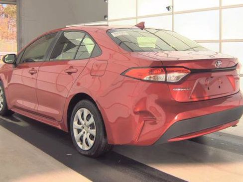 Used 2021 Toyota Corolla LE image 7