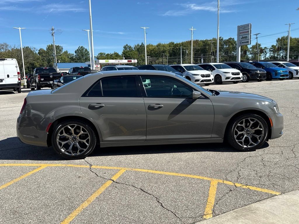 Used 2018 Chrysler 300 S RWD image 9