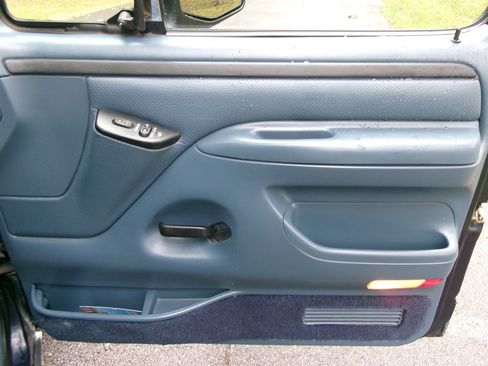 Used 1995 Ford F150 XLT image 24