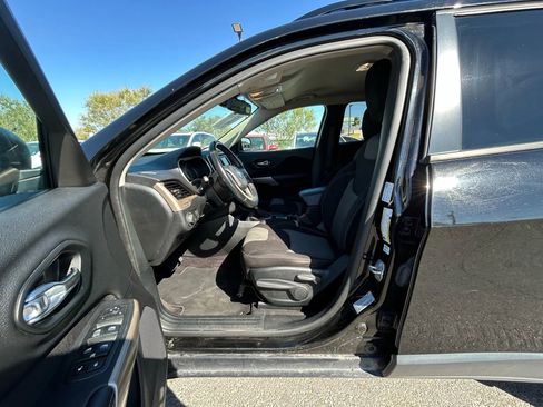Used 2017 Jeep Cherokee Sport FWD image 9