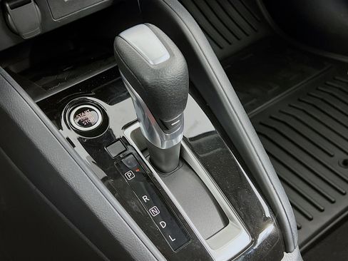 New 2025 Nissan Versa SR w/ Trunk Package image 11