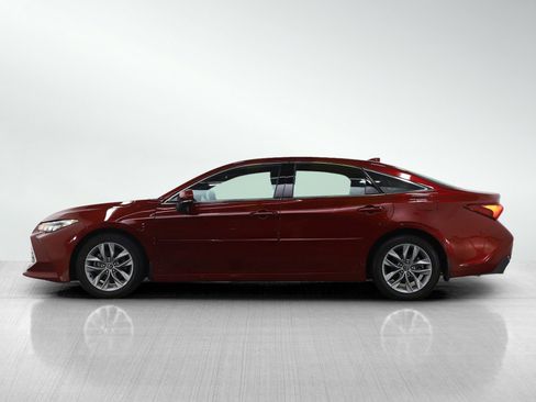 Used 2020 Toyota Avalon XLE image 2