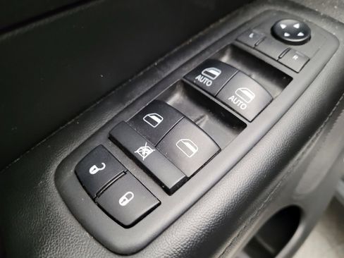 Used 2019 Jeep Grand Cherokee Laredo w/ Laredo X Package image 27