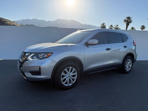 Used 2017 Nissan Rogue S FWD image 1