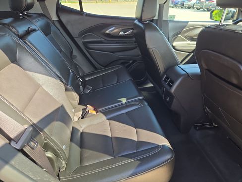 Used 2024 GMC Terrain SLT FWD image 30