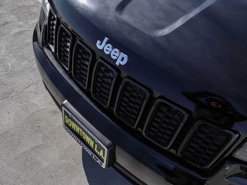 Used 2022 Jeep Grand Cherokee Laredo X AWD/4WD image 8