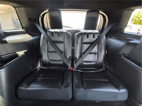 Used 2018 Ford Explorer XLT w/ Equipment Group 202A FWD image 11
