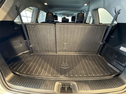 Used 2019 Toyota Highlander XLE image 20