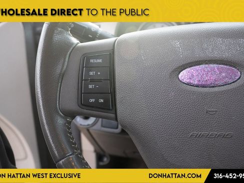 Used 2010 Ford Focus SE image 8