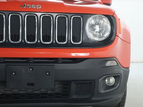Used 2018 Jeep Renegade Latitude FWD image 8