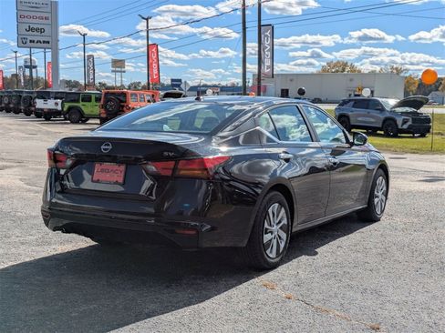 Used 2023 Nissan Altima 2.5 SV image 8