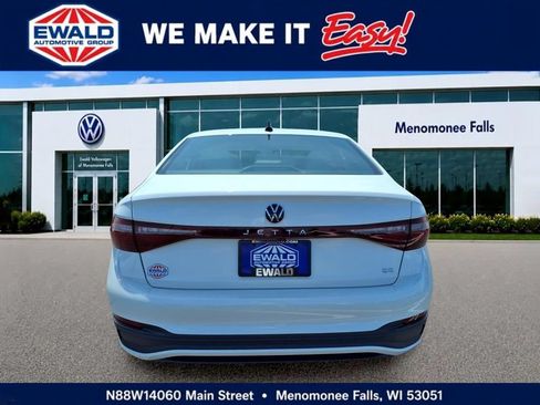Used 2025 Volkswagen Jetta SE w/ Sunroof Package FWD image 5