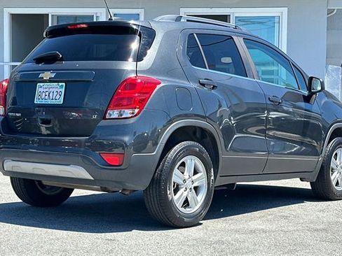 Used 2017 Chevrolet Trax LT AWD/4WD image 3