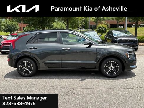 Certified 2025 Kia Niro FWD image 6