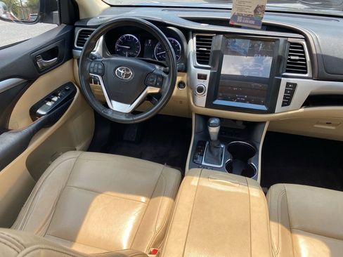 Used 2015 Toyota Highlander XLE image 16