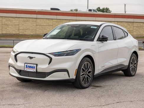 Used 2025 Ford Mustang Mach-E Premium image 3