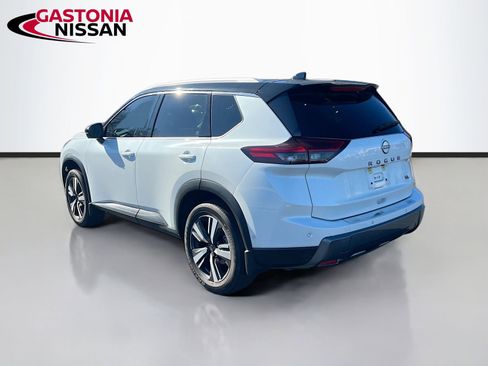 Used 2024 Nissan Rogue SL w/ SL Premium Package image 6