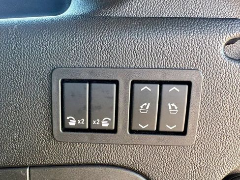 Used 2016 Chevrolet Suburban LT w/ Luxury Package AWD/4WD image 23