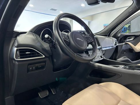 Used 2019 Jaguar F-PACE Premium image 9