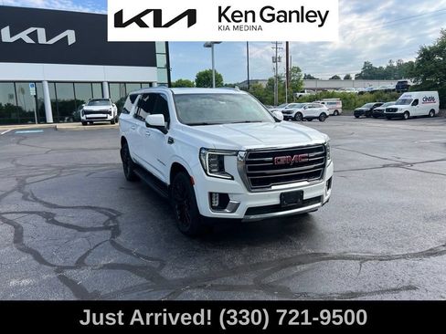 Used 2021 GMC Yukon XL SLT w/ SLT Premium Package AWD/4WD image 3
