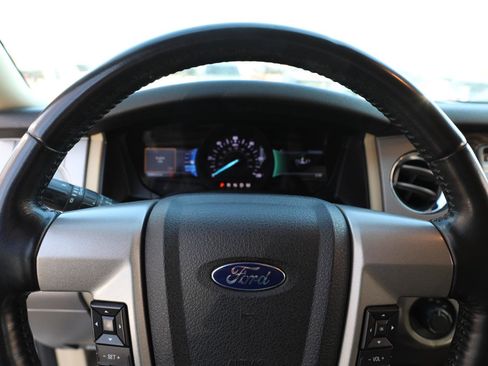 Used 2016 Ford Expedition Limited image 27