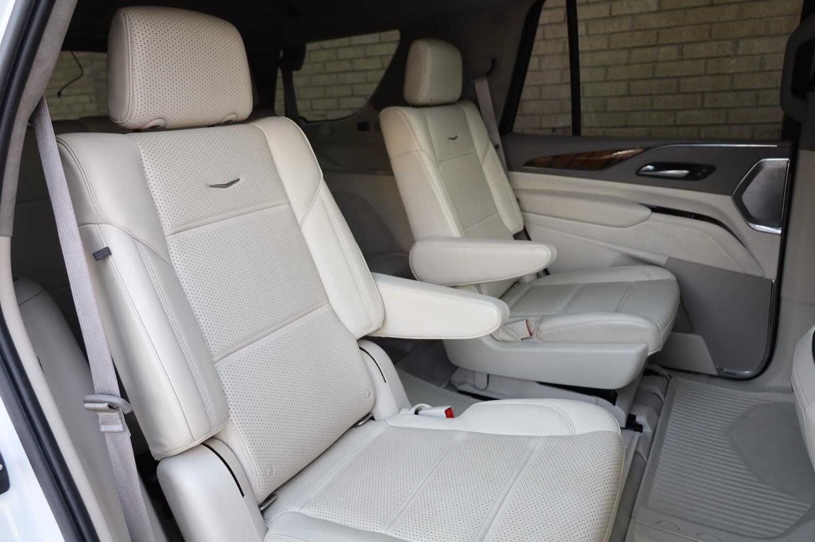 Used 2021 Cadillac Escalade Premium Luxury Platinum w/ LPO, Floor Liner Package AWD/4WD image 31