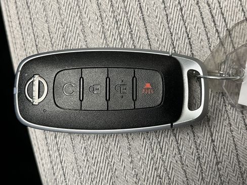 Used 2023 Nissan Rogue SV AWD/4WD image 23