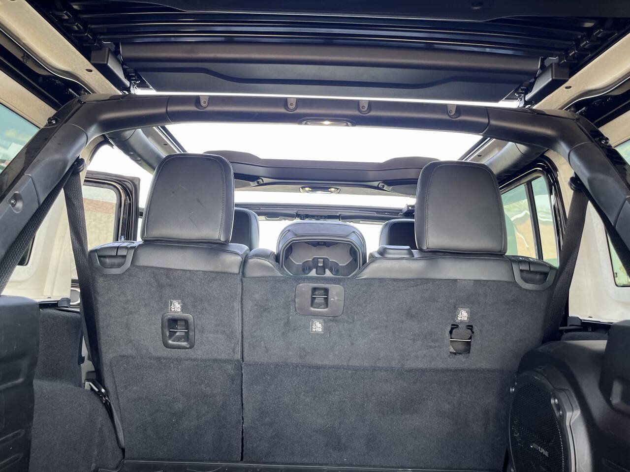 Used 2019 Jeep Wrangler Unlimited Sahara AWD/4WD image 16