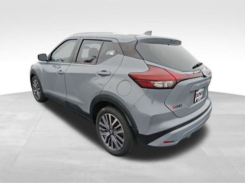 Used 2021 Nissan Kicks SV image 6