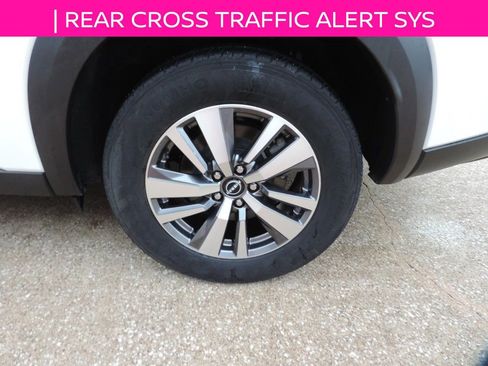 Used 2024 Nissan Pathfinder SL FWD image 14