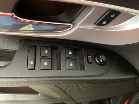 Used 2017 Chevrolet Equinox LT image 16