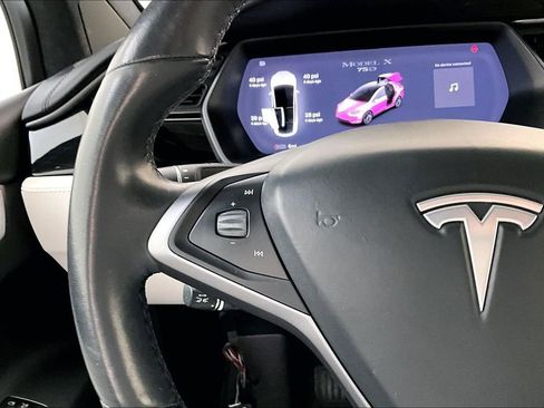 Used 2018 Tesla Model X 75D image 26