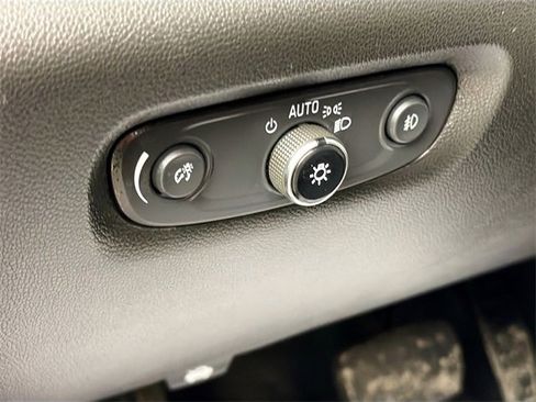 Used 2020 Chevrolet Traverse LT image 10