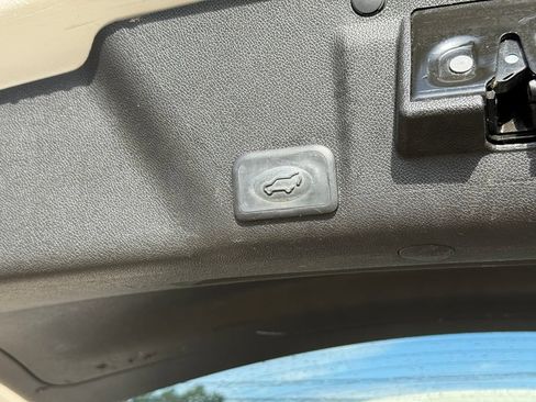 Used 2012 GMC Acadia SLE AWD/4WD image 26