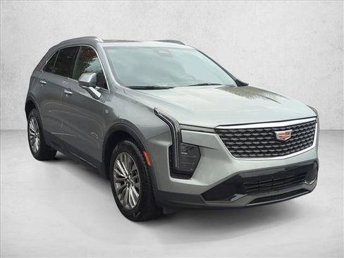 Used 2024 Cadillac XT4 Premium Luxury image 3