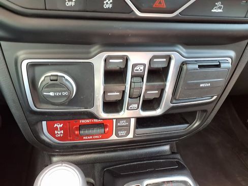 Used 2022 Jeep Gladiator Rubicon w/ Trailer Tow Package AWD/4WD image 15
