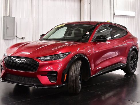 Used 2025 Ford Mustang Mach-E Premium w/ Sport Appearance Package image 4