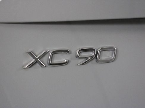 New 2026 Volvo XC90 T8 Ultra w/ Protection Package Premier AWD/4WD image 16