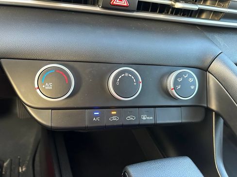 Used 2023 Hyundai Elantra SE FWD image 26