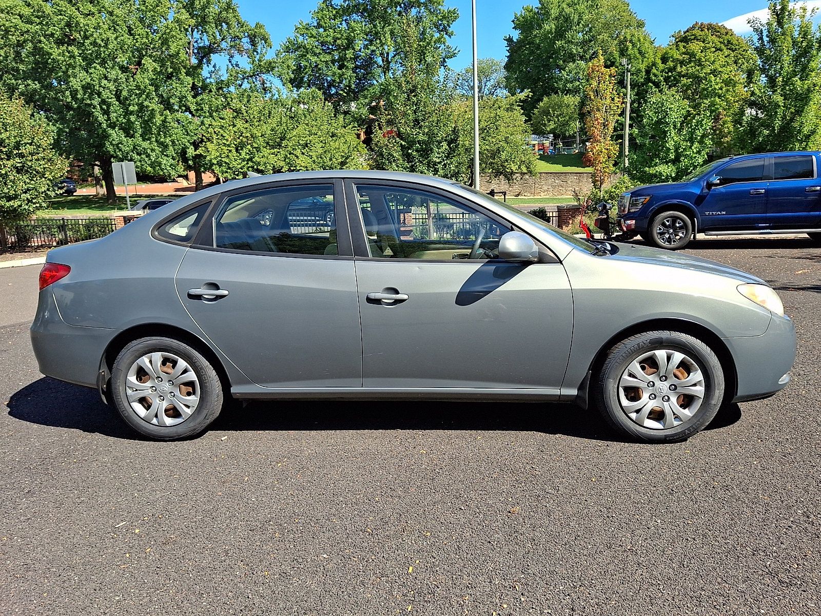 Used 2010 Hyundai Elantra GLS FWD image 7