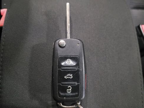 Used 2014 Volkswagen Tiguan S FWD image 32