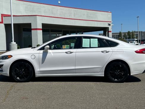 Used 2019 Ford Fusion Energi Titanium FWD image 9
