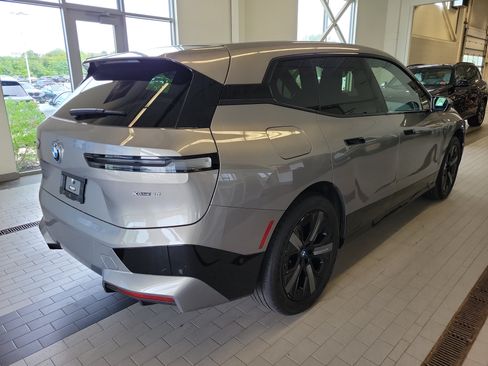 Used 2023 BMW iX xDrive50 w/ Sport Package AWD/4WD image 5