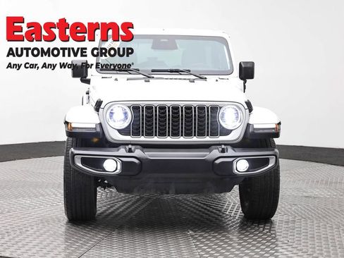 Used 2025 Jeep Wrangler Unlimited Sahara w/ Safety Group AWD/4WD image 2