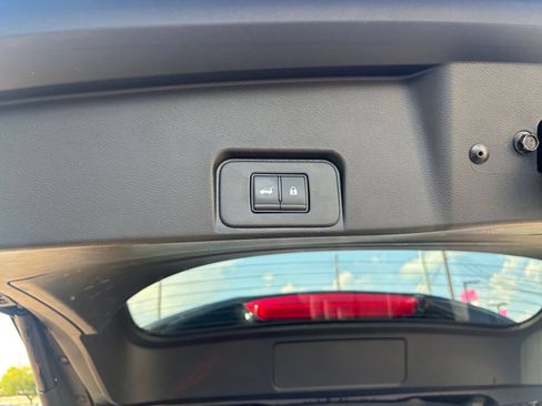 Used 2025 Nissan Rogue SV FWD image 22