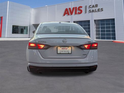 Used 2025 Nissan Altima 2.5 SR image 9